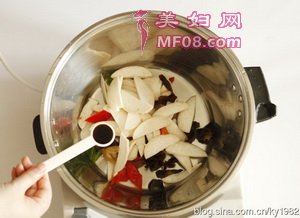 杏鲍菇炒肉片的做法步骤3