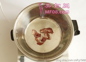 杏鲍菇炒肉片的做法步骤1