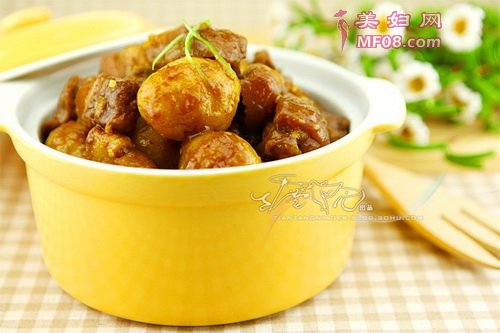 土豆仔焖肘子