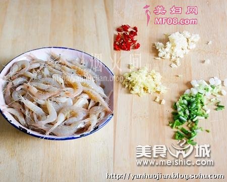 爆炒野生小河虾步骤1-2
