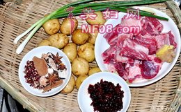 小土豆干烧排骨步骤1