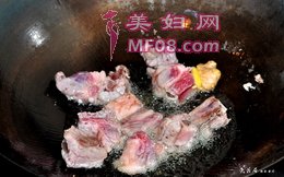 小土豆干烧排骨步骤3