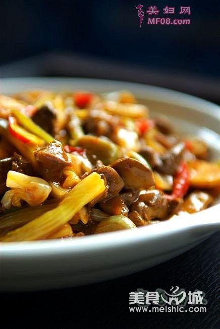泡菜炒鸡杂的做法