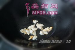 芹菜炒年糕步骤2