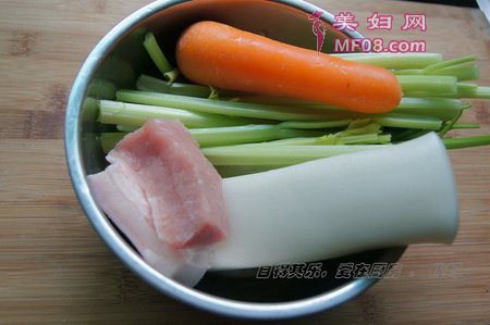 芹菜炒年糕原料