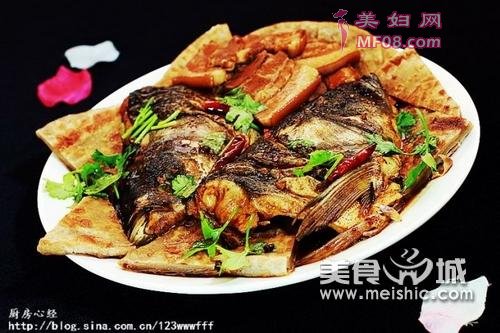 鱼头肥肉泡大饼