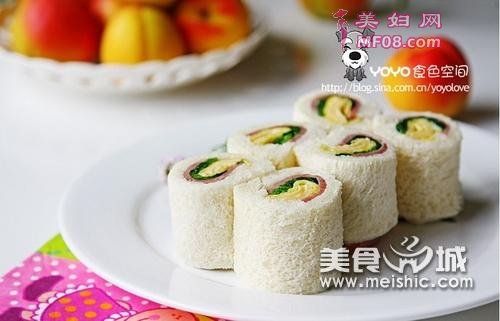 鸡蛋蔬菜肉卷三文治