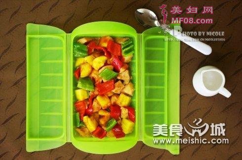 彩椒菠萝鸡丁的做法