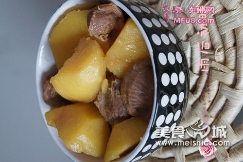 土豆焖鸡珍