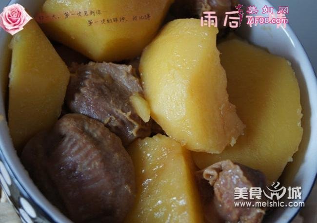 土豆焖鸡珍的做法