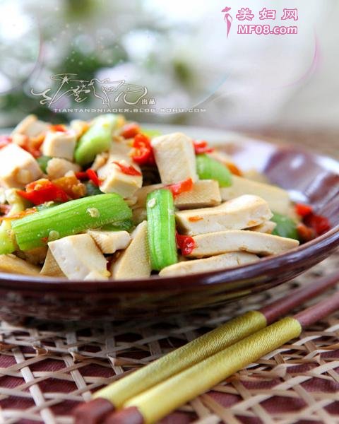 双椒烩丝瓜豆干