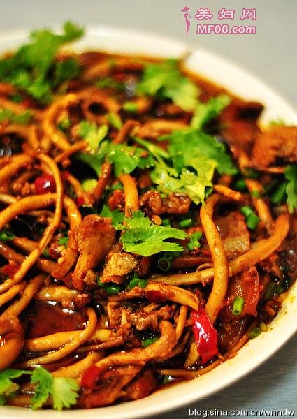 茶树菇烧五花肉