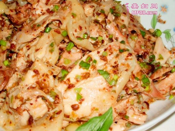 鼦
