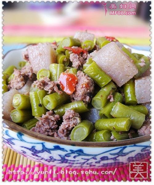剁椒肉末酸豆角炒魔芋的做法