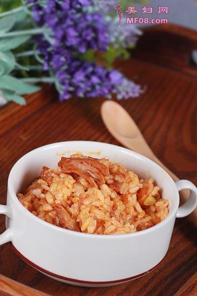 金枪鱼泡菜炒饭的做法7