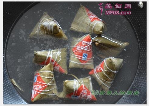 排骨烧粽子的做法2