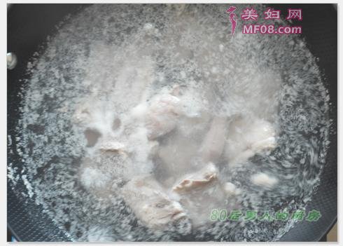 排骨烧粽子的做法6