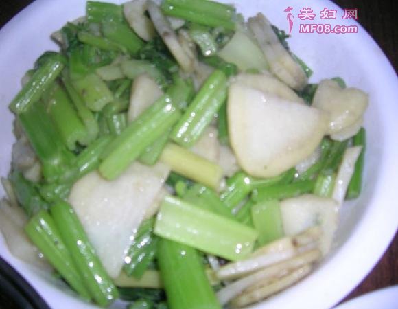土豆炒芹菜
