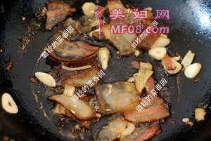青蒜炒腊肉步骤4