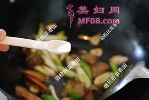 青蒜炒腊肉步骤6