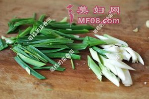 青蒜炒腊肉步骤3