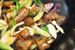 青蒜炒腊肉步骤7