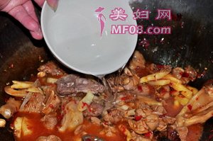 峨眉山雪魔芋烧鸭步骤11