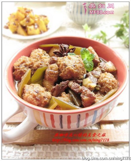 五花肉海带烧豆腐丸子