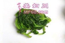 姜丝拌穿心莲步骤2