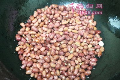 老醋花生拌菠菜步骤2