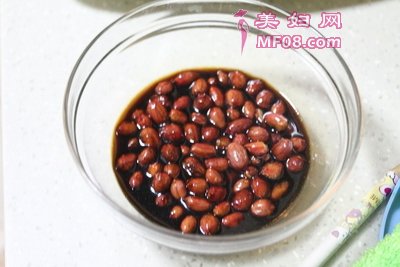 老醋花生拌菠菜步骤3