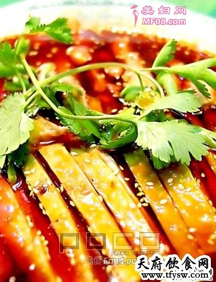 红油鸡块的做法