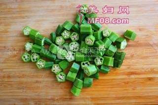 洋葱南瓜烧秋葵的做法步骤：4