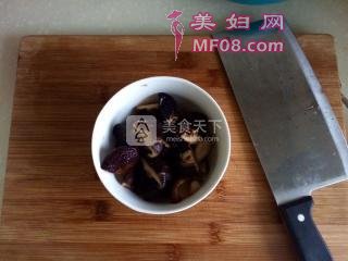 香菇蒸鸡的做法步骤：2