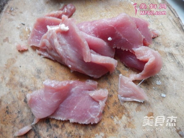 水芹菜炒肉丝的做法