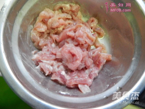 水芹菜炒肉丝的做法