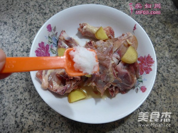 油炸鸡骨架的做法
