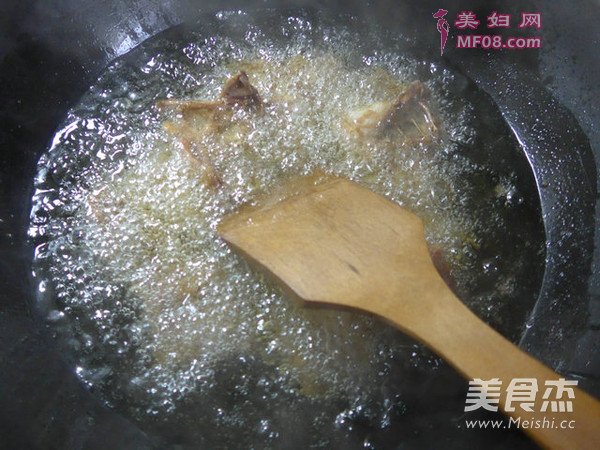 油炸鸡骨架的做法