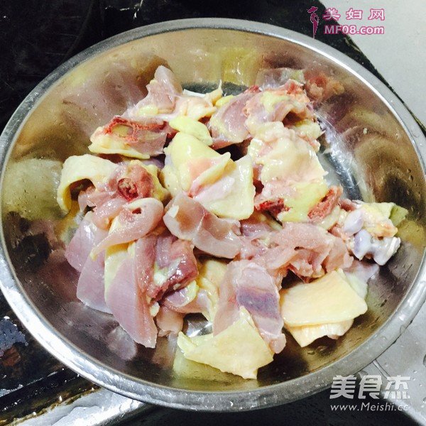 鲜菇焖鸡的做法