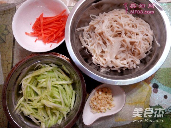 针菇酱牛肉的做法