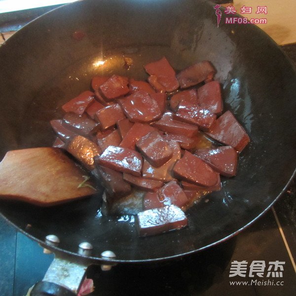 黑豆豉煮猪血的做法