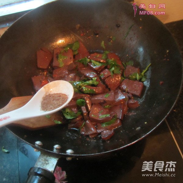 黑豆豉煮猪血的做法