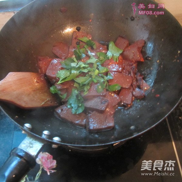 黑豆豉煮猪血的做法