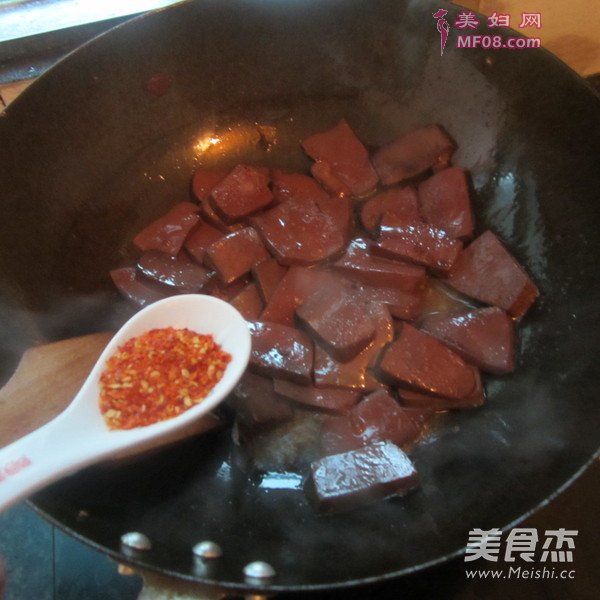 黑豆豉煮猪血的做法