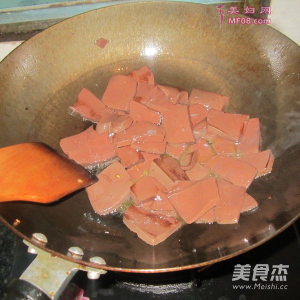 黑豆豉煮猪血的做法
