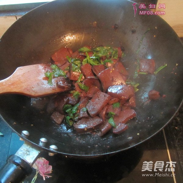黑豆豉煮猪血的做法