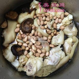 花生炖猪蹄