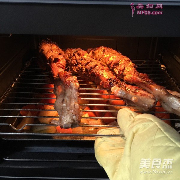 蒸烤小羊腿的做法