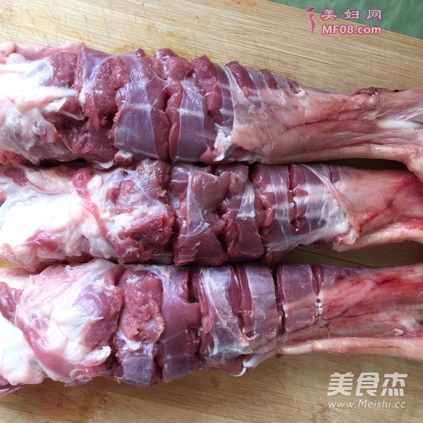 蒸烤小羊腿的做法