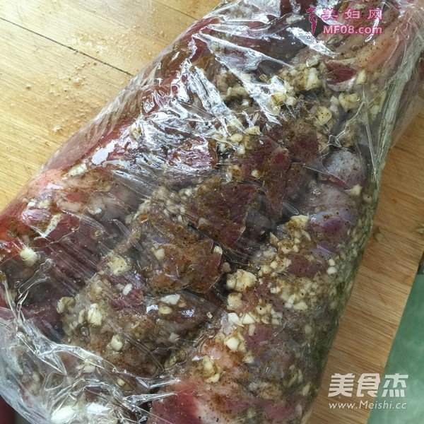 蒸烤小羊腿的做法